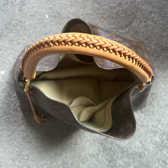 Louis Vuitton bag - Picture 1 of 2